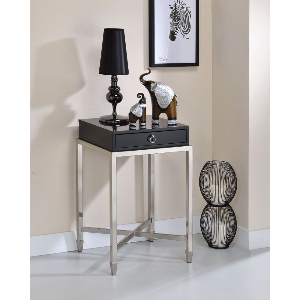 Belinut End Table