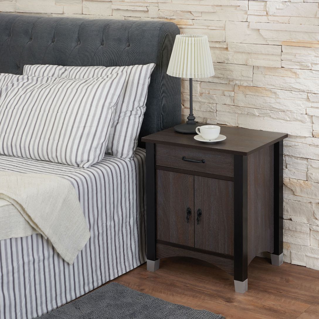 Calp Accent Table