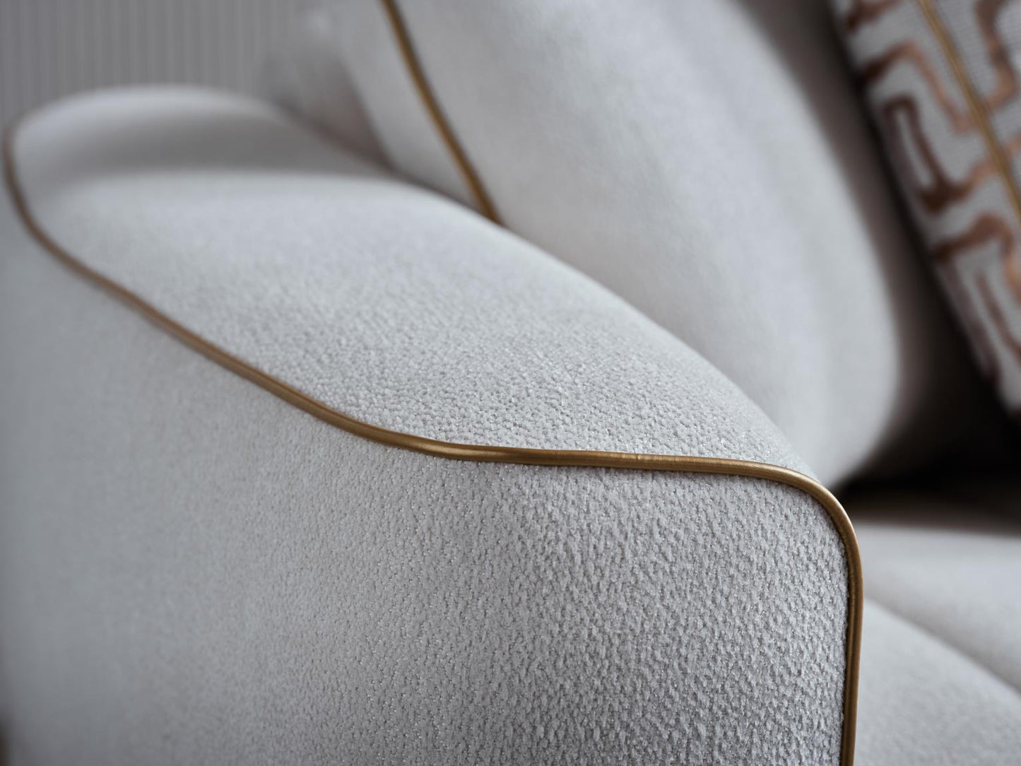 VERONICA I 3 SEAT SLEEPER (MERIT CREAM PLAIN)