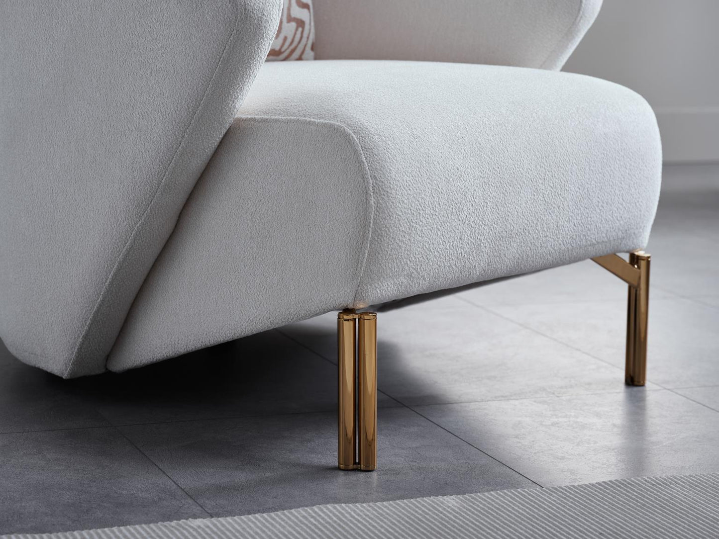 VERONICA I 3 SEAT SLEEPER (MERIT CREAM PLAIN)