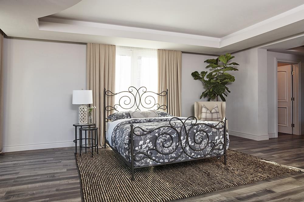 QUEEN BED 305967Q